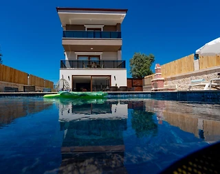 Demre'de Deniz Manzaralı, Havuzlu, Jakuzili ve Saunalı, Kiralık Villa - 2