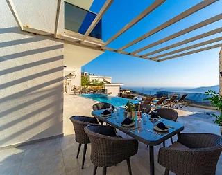 Kaş Bezirgan'da Panoramik Deniz Manzaralı, Merkezi, Kiralık Villa - 2