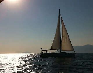 Fethiye'de İç Dekorasyonu Ahşap, 10 Kişi Kapasiteli Modern Yelkenli - 1