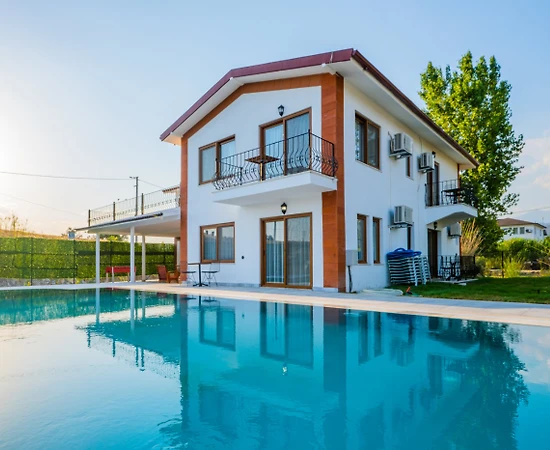 Fethiye Çiftlik'te Geniş Bahçeli, Özel Havuzlu, 12 Kişilik Kiralık Villa - 1