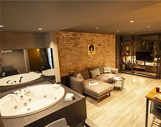 İstanbul Ataşehir'de Merkezi Konumda, Jakuzili, Kiralık Suit - 1