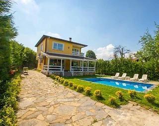 Sapanca'da Yemyeşil Bahçe İçerisinde, Özel Havuzlu, Kiralık Villa - 3