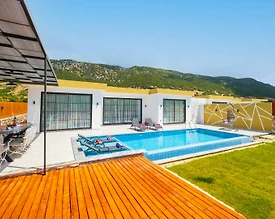 Kaş Sarıbelen'de Doğa Manzaralı, Özel Havuzlu, Kiralık Lüks Villa - 2