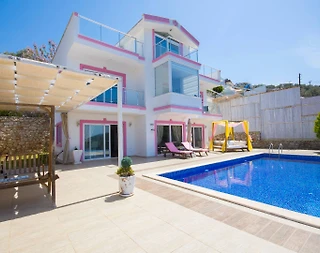 Kaş İslamlar'da Deniz Manzaralı, Özel Havuzlu, Sinema Salonlu Villa - 2