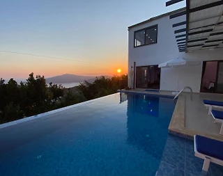 Kaş Kördere'de Göz Alıcı Deniz Manzaralı, Özel Havuzlu, Modern Villa - 3