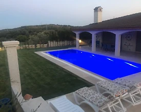 İzmir Çeşme'de Muhteşem Doğada, Özel Havuzlu, Geniş Bahçeli Villa - 3