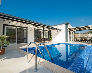 Kaş Sarıbelen'de Doğa İçerisinde, Özel Havuzlu, Kiralık Villa - 2