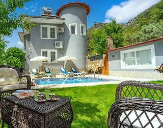 Muğla Fethiye'de Doğa Manzaralı, Özel Havuzlu, Geniş Bahçeli Villa - 3