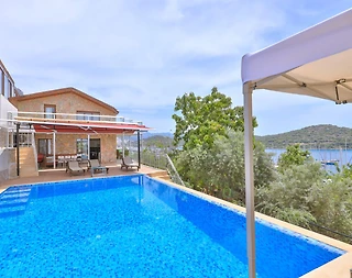 Kaş Andifli'de Limana Yürüme Mesafesinde, Isıtmalı Havuzlu, Şık Villa - 1