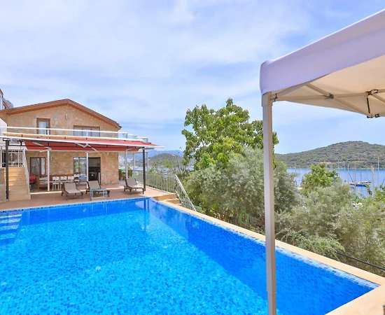 Kaş Andifli'de Limana Yürüme Mesafesinde, Isıtmalı Havuzlu, Kiralık Villa - 1