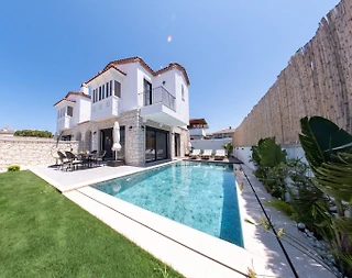 Çeşme Çiftlik'de Denize Yakın Konumda, Özel Havuzlu, Lüks Villa - 1