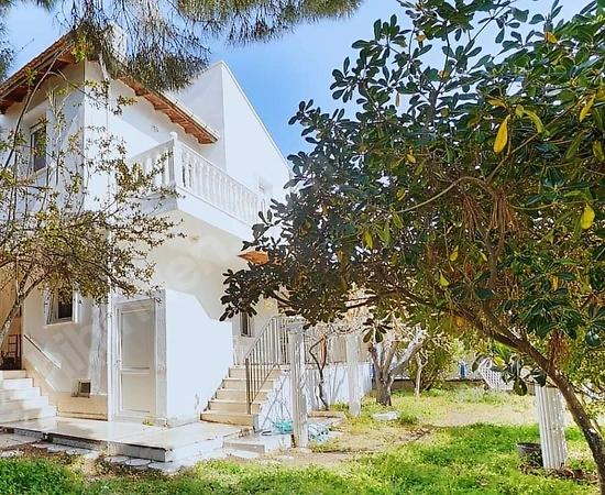 İzmir Çeşme'de Denize Yakın Konumda, Müstakil Bahçeli, 2 Katlı Villa - 1