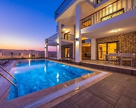 Fethiye Ölüdeniz'de Göz Alıcı Tasarımlı, Özel Havuzlu, Jakuzili Villa - 2