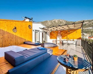 Kaş Kalkan'da Deniz Manzaralı, Çift Jakuzili, 4 Kişilik Tatil Evi - 1