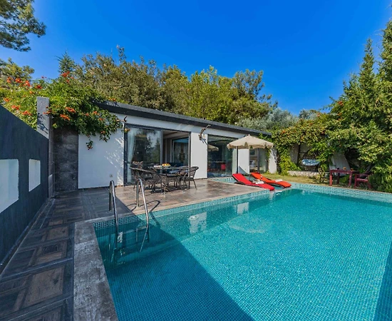 Kaş İslamlar'da Huzurlu Doğada, Isıtmalı Havuzlu, Kiralık Villa - 1