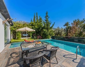 Kaş İslamlar'da Huzurlu Doğada, Isıtmalı Havuzlu, Kiralık Villa - 2