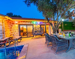 Kaş Gelemiş'te Balayı Çiftlerine Uygun, Özel Havuzlu, Ferah Villa - 1