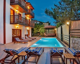 Kaş İslamlar'da Otantik Atmosferli, Ahşap Mimarili, Lüks  Villa - 2