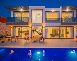Kaş Kalkan'da Lüks Dizayn Edilmiş, Korunaklı Havuzlu, Kiralık Villa - 2