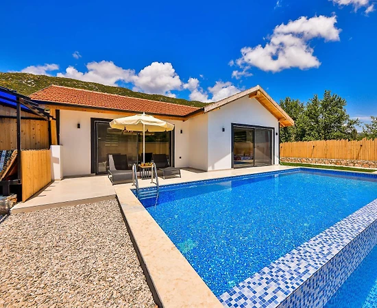 Kaş Sarıbelen'de Muhteşem Doğa Manzaralı, Özel Havuzlu, Kiralık Villa - 1