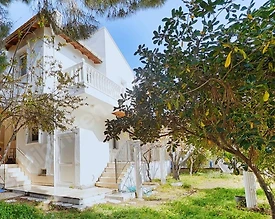 İzmir Çeşme'de Denize Yakın Konumda, Müstakil Bahçeli, 2 Katlı Villa - 2