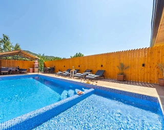 Kaş Bezirgan'da Doğa İçerisinde, Taş Mimarili, Konforlu Villa - 4