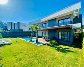 Kuşadası'nda Tam Korunaklı, Özel Havuzlu, 4+1, Kiralık Lüks Villa - 2