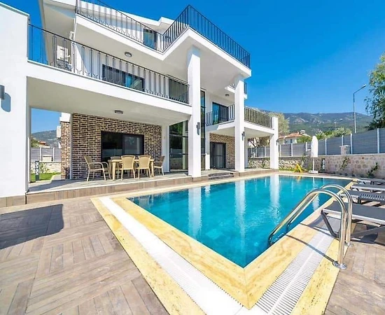 Fethiye Ölüdeniz'de Göz Alıcı Tasarımlı, Özel Havuzlu, Jakuzili Villa - 1
