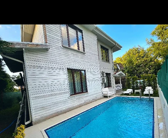 Sapanca Soğuksu'da Elverişli Konumda, Geniş Bahçeli, Kiralık Villa - 1