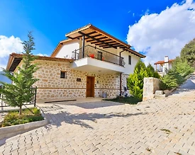 Kaş Sarıbelen'de Büyüleyici Doğada, Özel Havuzlu, Kiralık Villa - 2