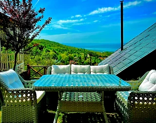 Sapanca Memnuniye'de Özel Havuzlu, Geniş Bahçeli, Kiralık Villa - 1