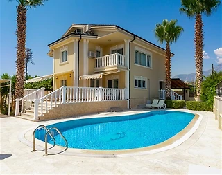 Antalya Kemer'de Denize Yakın, Özel Havuzlu, Geniş Bahçeli Villa - 2