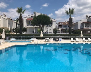 Kuşadası Kadınlar Denizi'nde Site İçinde, Ortak Havuzlu, Şık Villa - 2