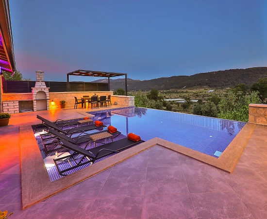 Kaş Sarıbelen'de Eşsiz Doğa Manzaralı, Özel Havuzlu, Jakuzili Villa - 1
