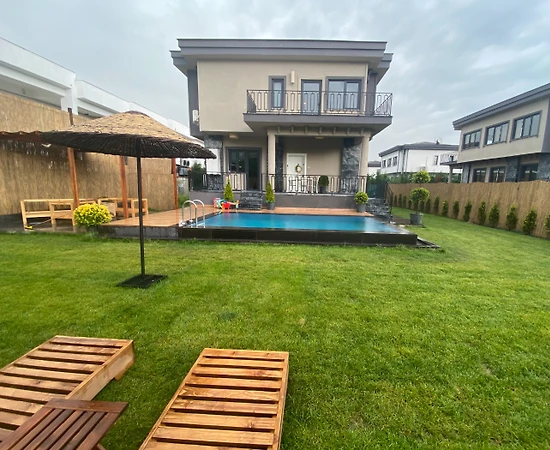Sapanca Kırkpınar'da Lüks Tasarımlı, Isıtmalı Havuzlu, 3+1 Villa - 1