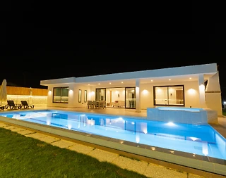 Kaş Sarıbelen'de Yemyeşil Bahçeli, Özel Havuzlu, Jakuzili, Ferah Villa - 1