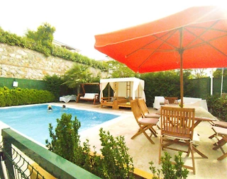 Sapanca Kırkpınar'da Kalabalık Ailelere Uygun, Özel Havuzlu, Kiralık Villa - 1