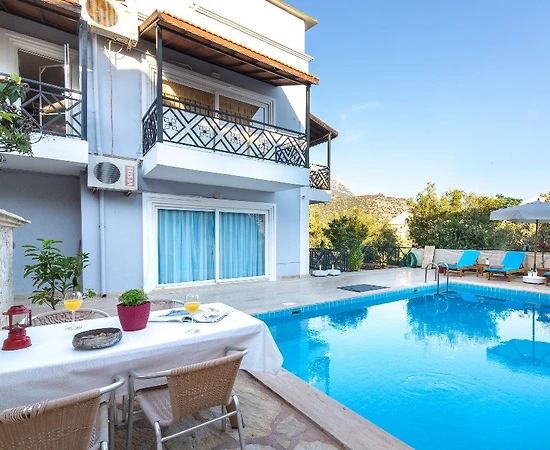 Kalkan'da Merkeze Yürüyüş Mesafesinde, Ortak Havuzlu, Kiralık Suit - 1