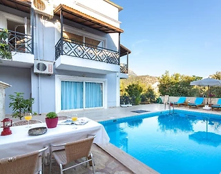 Kalkan'da Merkeze Yürüyüş Mesafesinde, Ortak Havuzlu, Kiralık Suit - 1
