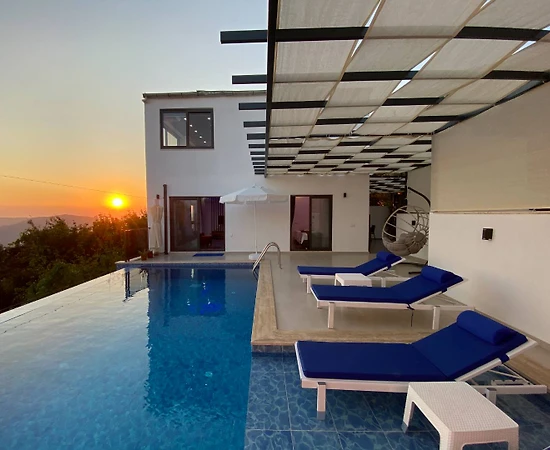 Kaş Kördere'de Göz Alıcı Deniz Manzaralı, Özel Havuzlu, Modern Villa - 1
