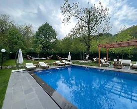 Sapanca'da Doğa Manzaralı Eşsiz Teraslı, Geniş Bahçeli, Şömineli Villa - 2