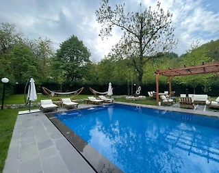 Sapanca'da Doğa Manzaralı Eşsiz Teraslı, Geniş Bahçeli, Şömineli Villa - 2