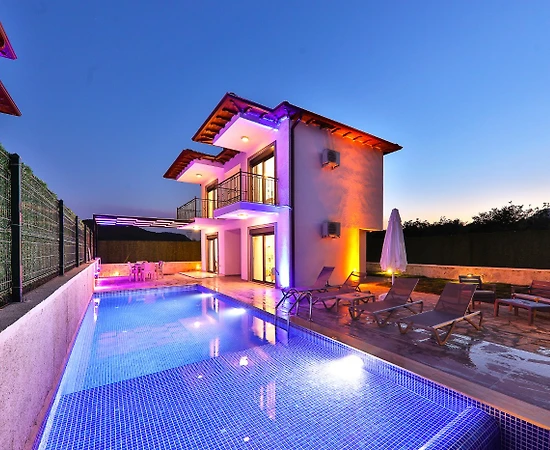 Kaş Andifli'de Eşsiz Doğada, Özel Havuzlu, 3+1 Kiralık Villa - 1