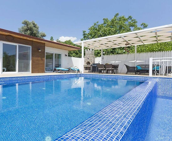 Kaş İslamlar'da Yemyeşil Doğada, Özel Havuzlu, Kiralık Villa - 1