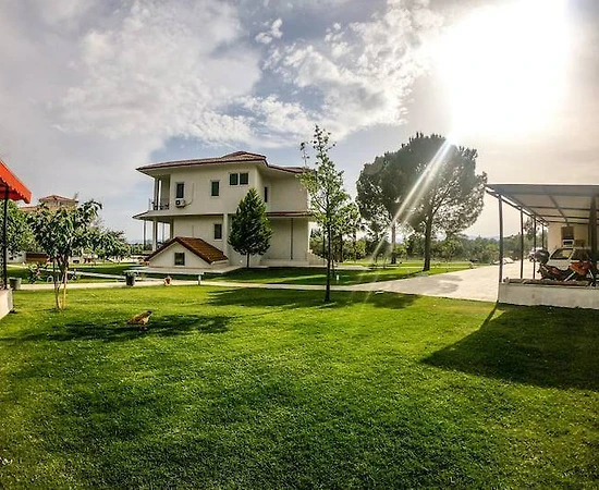 Muğla Köyceğiz'de Göl Manzaralı, Ortak Havuzlu, Kiralık Villa - 1