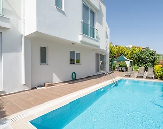 Kuşadası Kadınlar Denizi'nde Harika Manzaralı, Özel Havuzlu, Şık Villa - 1