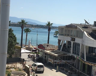 Aydın Didim'de Denize Sıfır Konumda, Modern Tasarımlı, Şık Ev - 1