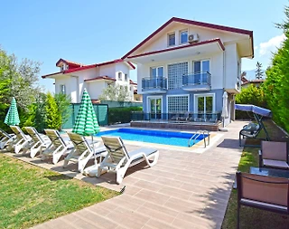 Fethiye Ölüdeniz'de Yemyeşil Bahçeli, Elverişli Konumda, Yazlık Villa - 4
