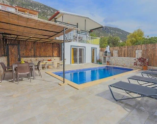 Kaş Gökseki'de Doğa Manzaralı, Elverişli Konumda, Kiralık Villa - 1
