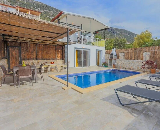 Kaş Gökseki'de Doğa Manzaralı, Elverişli Konumda, Kiralık Villa - 1